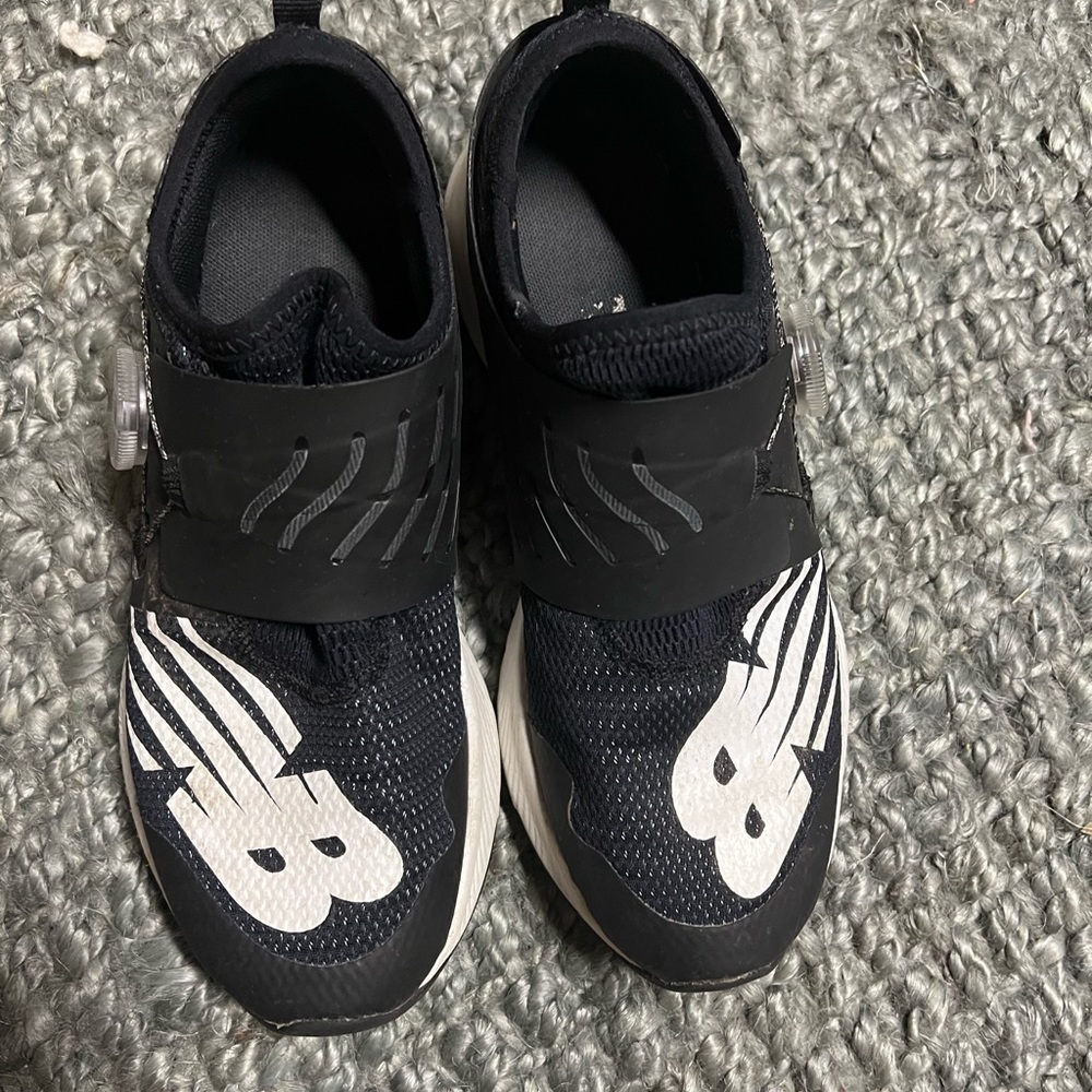 Boys New balance tennis shoes